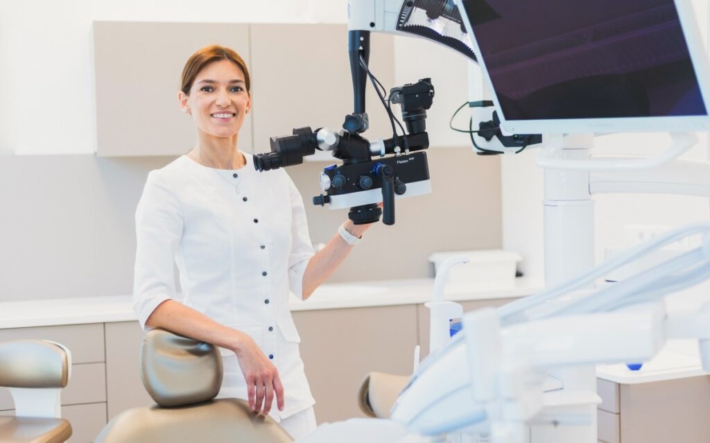 hambaarst Olha Zapara hambaravi kabinetis